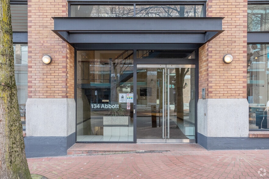 134 Abbott St, Vancouver, BC for lease - Building Photo - Image 2 of 4
