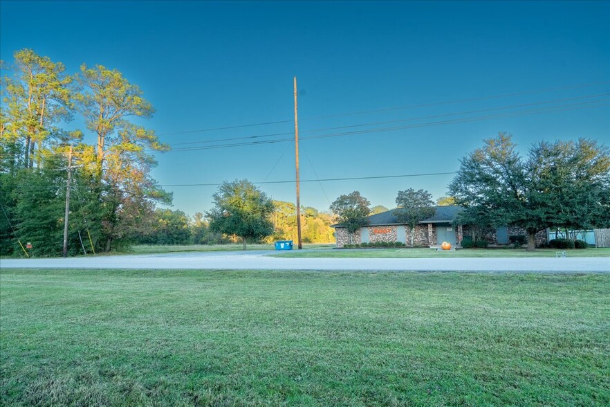 5304 Meeks Dr, Orange, TX for sale - Primary Photo - Image 1 of 26