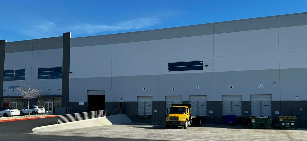 1790 Bell Ave, Sacramento, CA for lease - Building Photo - Image 1 of 8