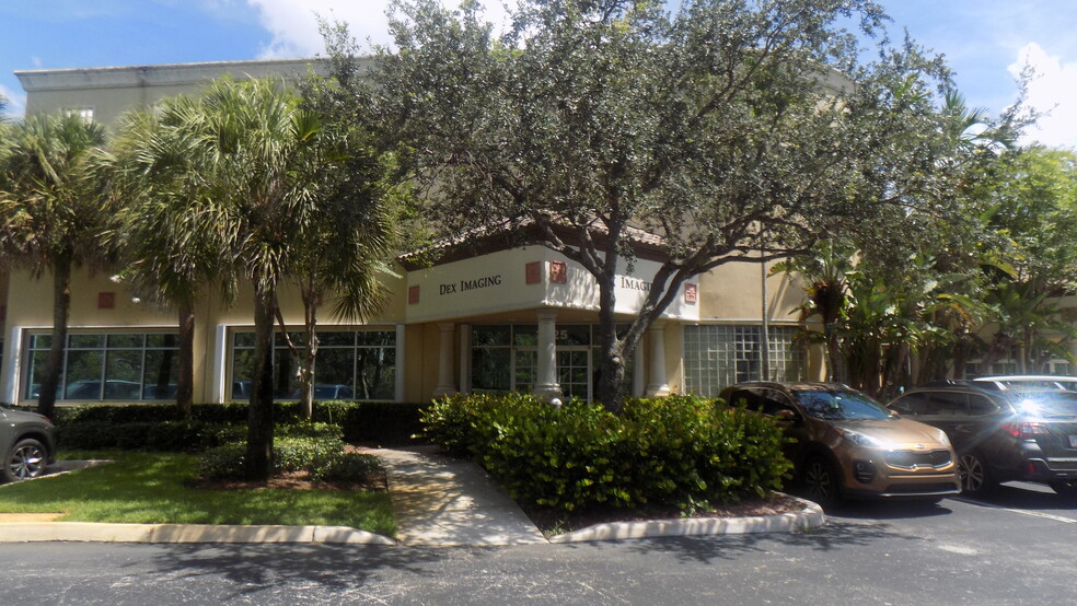 2101-2151 N Commerce Pky, Weston, FL for lease - Building Photo - Image 1 of 2