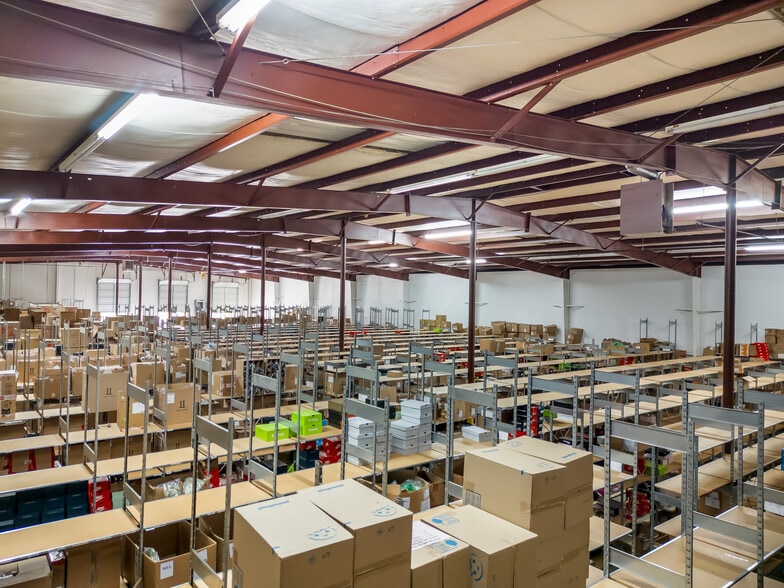 4735 Dwight Evans Rd, Charlotte, NC for sale - Interior Photo - Image 3 of 12