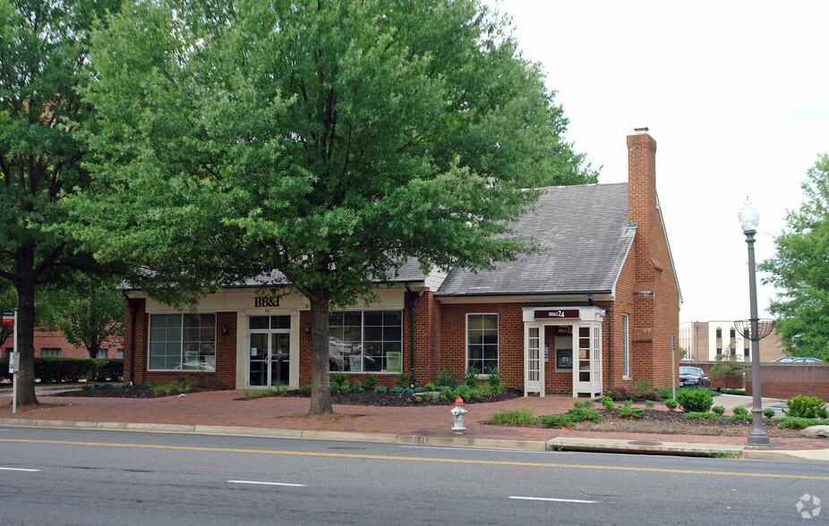 191 W Broad St, Falls Church, VA for lease - Primary Photo - Image 1 of 3