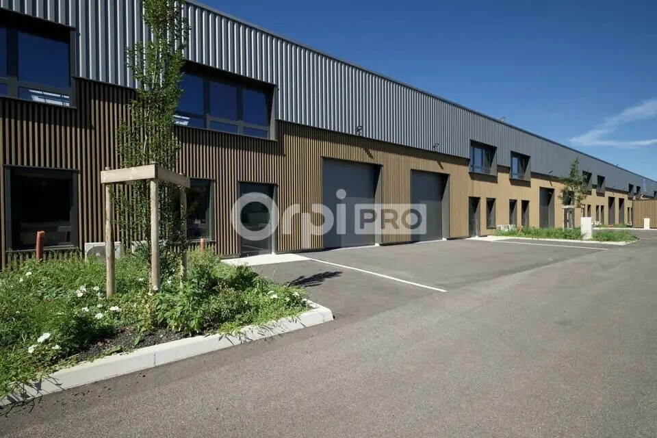 Office in Bourgoin-Jallieu for lease Building Photo- Image 1 of 24