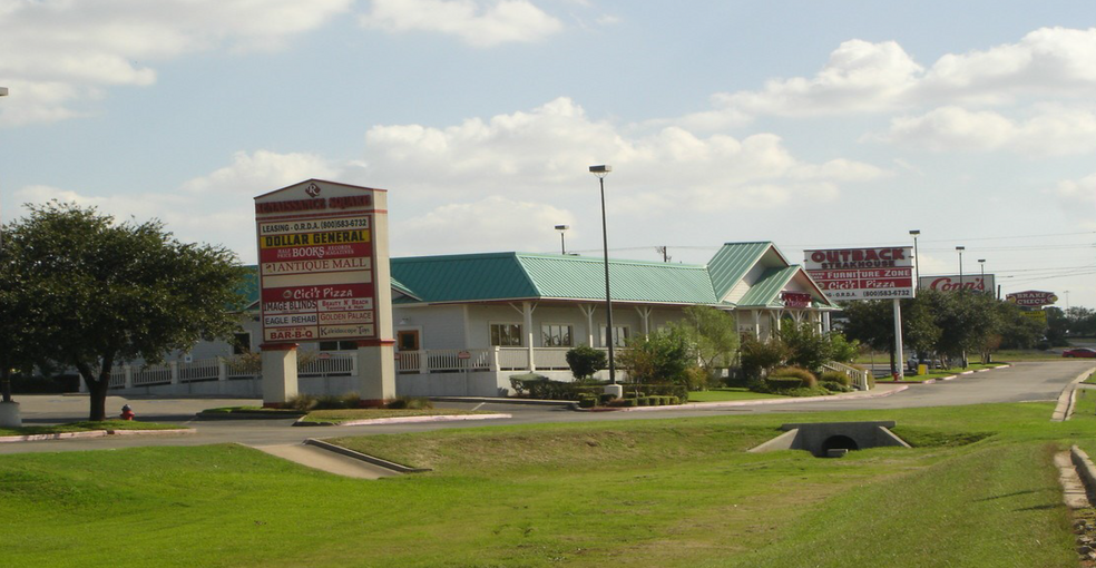 1401-1601 S IH-35, Round Rock, TX for lease - Building Photo - Image 2 of 8