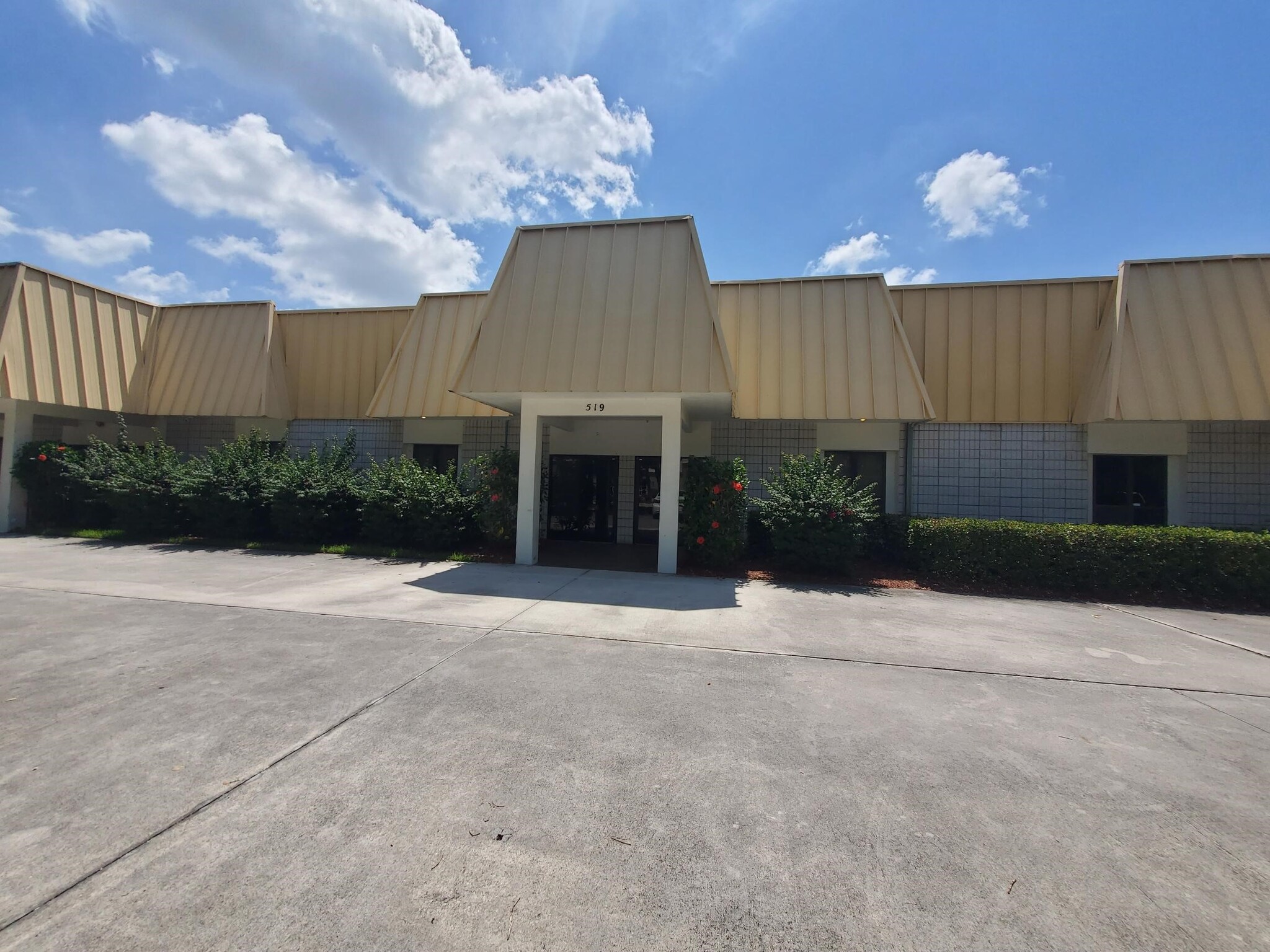 513-523 NW Enterprise Dr, Port Saint Lucie, FL for sale Building Photo- Image 1 of 1