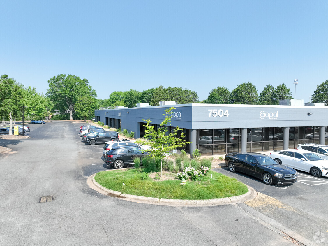 7500 E Independence Blvd, Charlotte, NC for lease Building Photo- Image 1 of 5