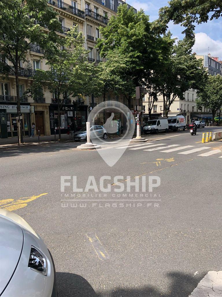 Retail in Paris for lease Building Photo- Image 1 of 2