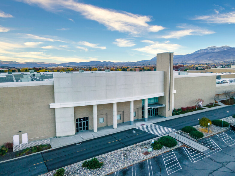 5400 Meadowood Mall Cir, Reno, NV for sale - Building Photo - Image 1 of 1