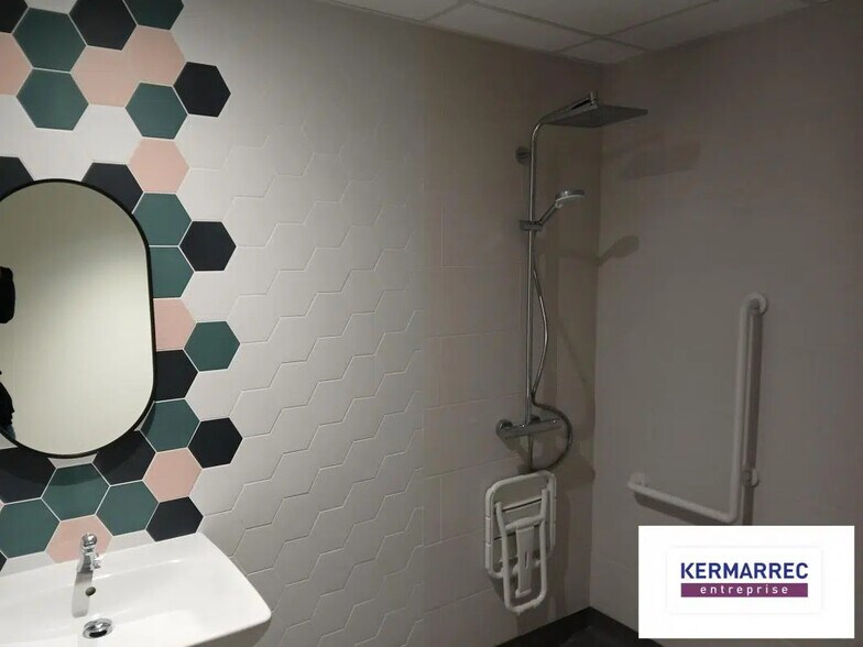 Office in Carquefou for lease - Building Photo - Image 3 of 9