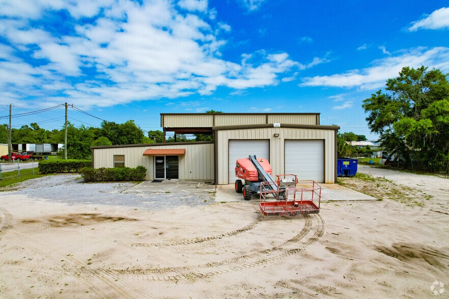 210 Complex Dr, Lakeland, FL for lease - Building Photo - Image 3 of 9