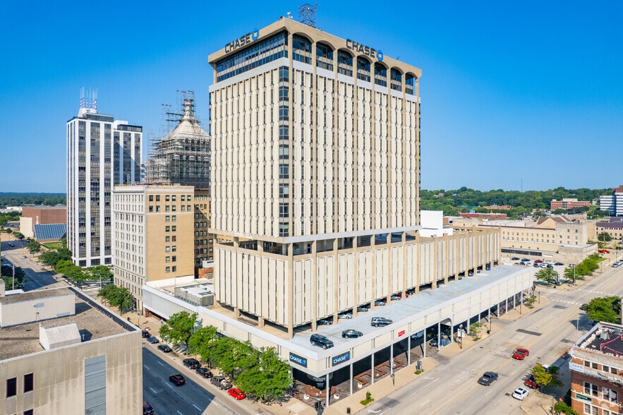411 Hamilton Blvd, Peoria, IL 61602