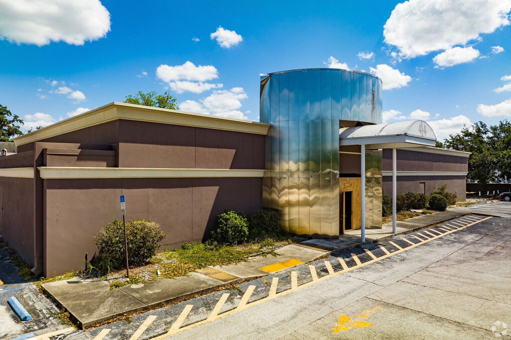 414 W Robertson St, Brandon, FL for sale Primary Photo- Image 1 of 1