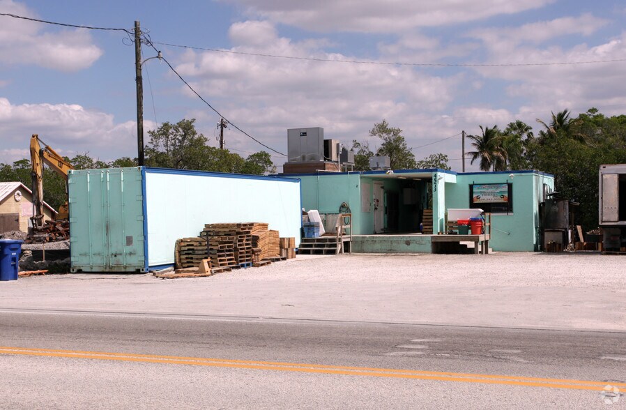 4573 Pine Island Rd NW, Matlacha, FL for sale - Primary Photo - Image 1 of 1