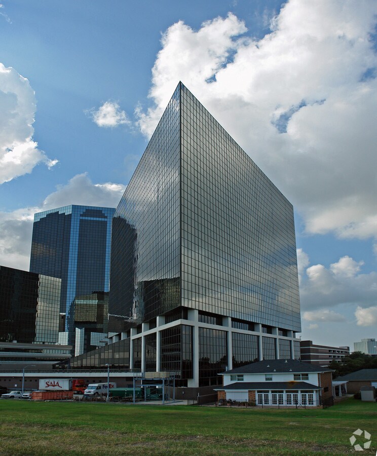 3850 N Causeway Blvd, Metairie, LA 70002