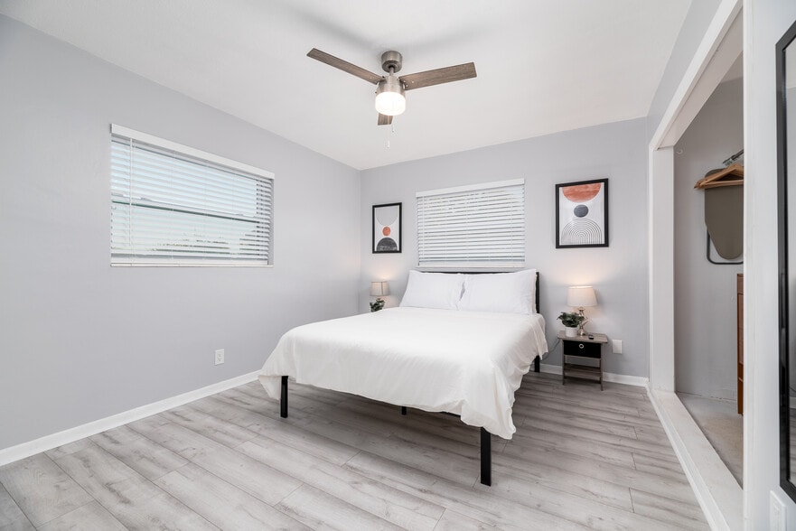 820 NE 21st Dr, Wilton Manors, FL for sale - Building Photo - Image 3 of 54