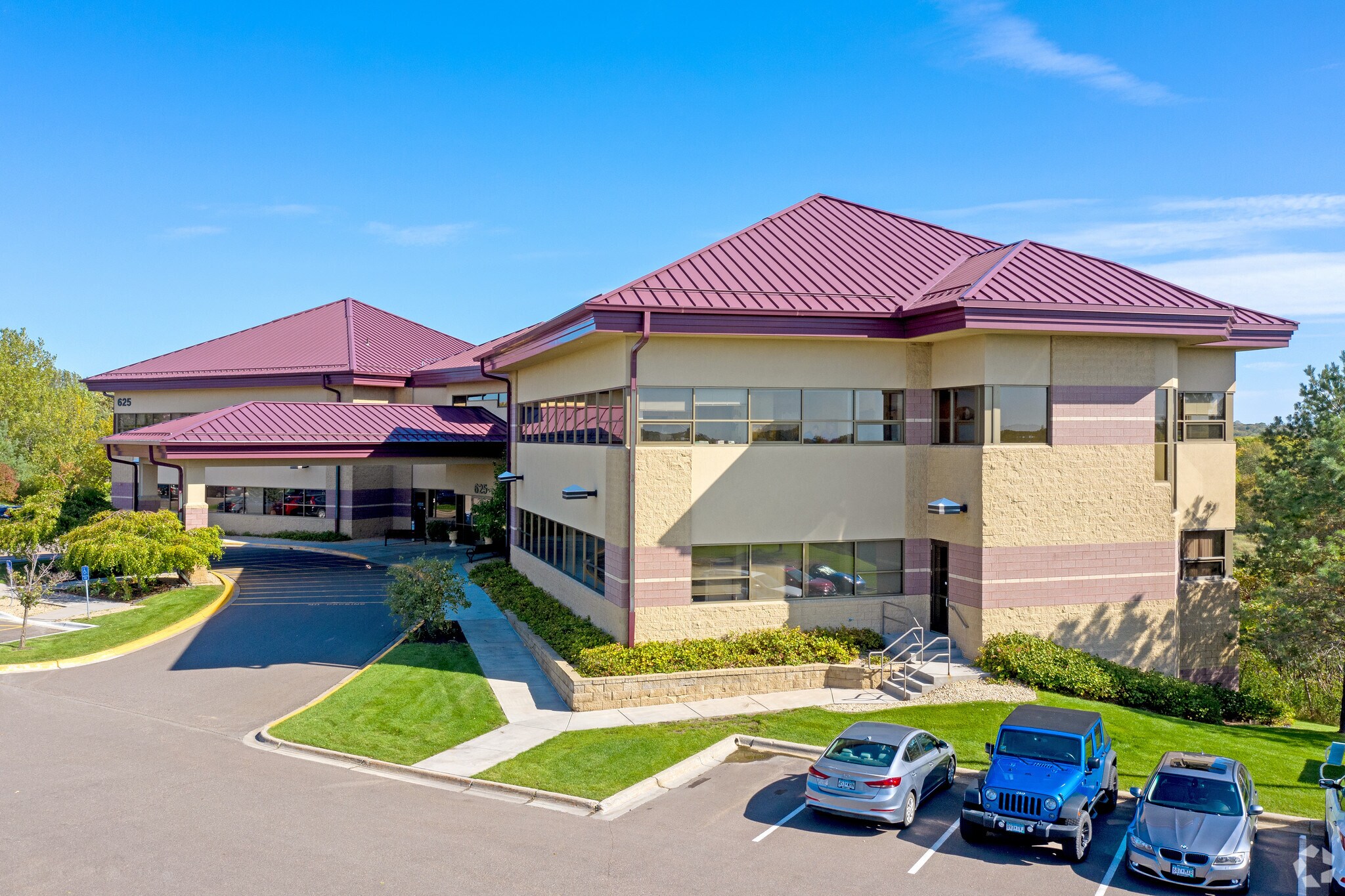 625 E Nicollet Blvd, Burnsville, MN for lease Building Photo- Image 1 of 5