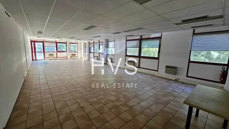 Office in Meyreuil for lease - Interior Photo - Image 2 of 7