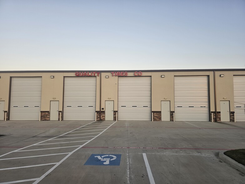 1919 FM 1092 Rd, Missouri City, TX for lease - Building Photo - Image 1 of 6