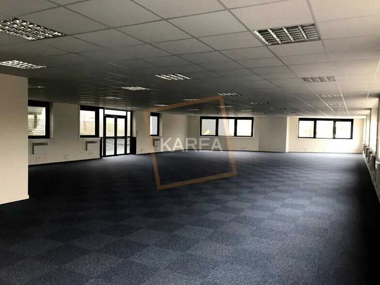 Office in Lognes for lease - Interior Photo - Image 3 of 5