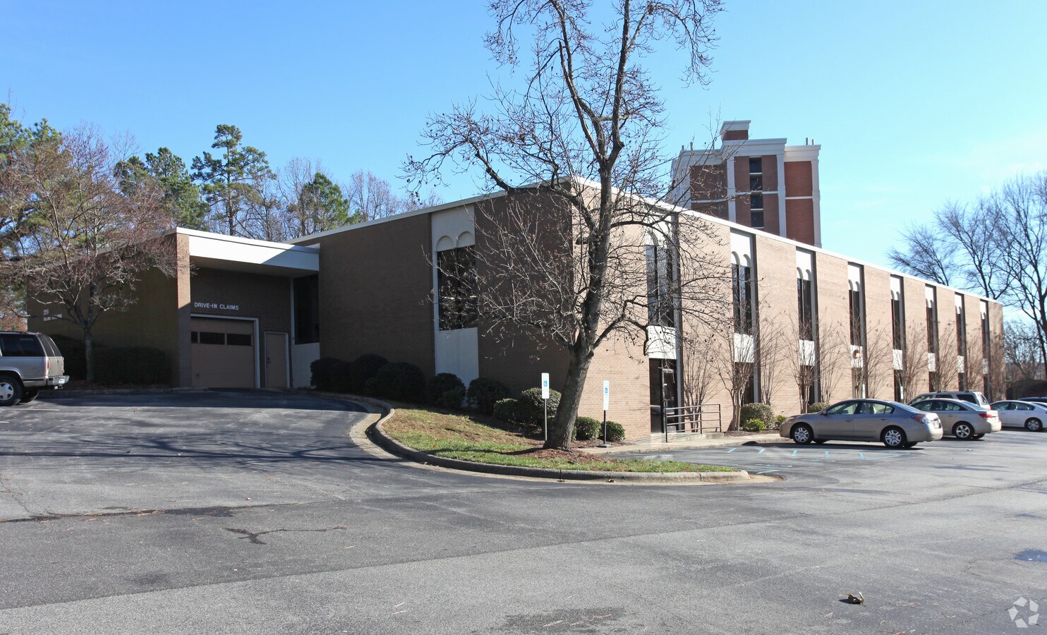 2211 W Meadowview Rd, Greensboro, NC 27407