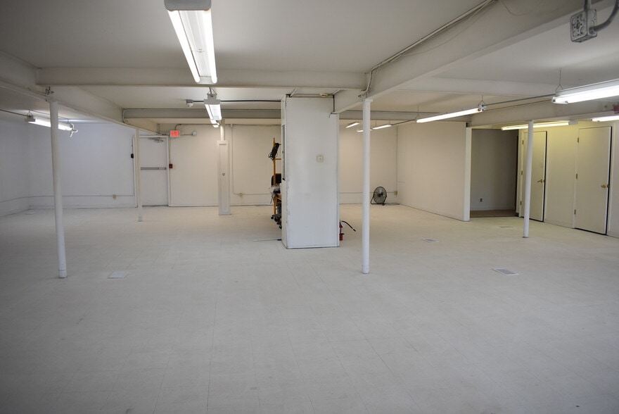 9140 E 350, Raytown, MO for sale - Interior Photo - Image 2 of 7