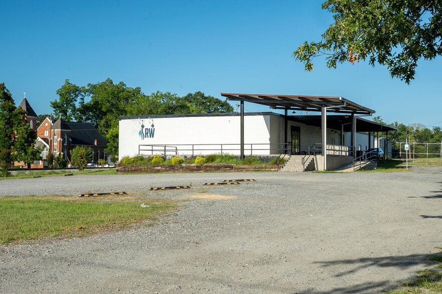 214 S Church St, Dublin, GA for lease - Building Photo - Image 1 of 57