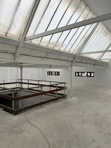 Office in Paris for lease - Interior Photo - Image 1 of 7