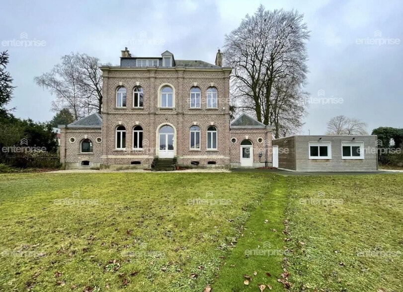 Office in Amiens for lease - Building Photo - Image 2 of 10