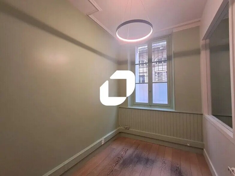 Office in Bordeaux for sale - Interior Photo - Image 2 of 10