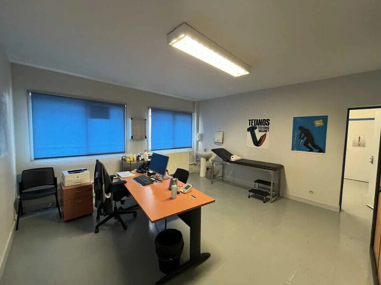 Office in Ingré for lease - Building Photo - Image 1 of 6
