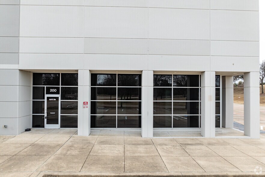 510 N Peachtree Rd, Mesquite, TX for lease - Building Photo - Image 3 of 8