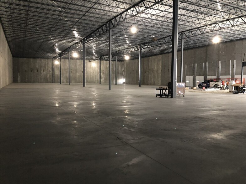 80 Executive Ave, Edison, NJ for sale - Interior Photo - Image 1 of 1