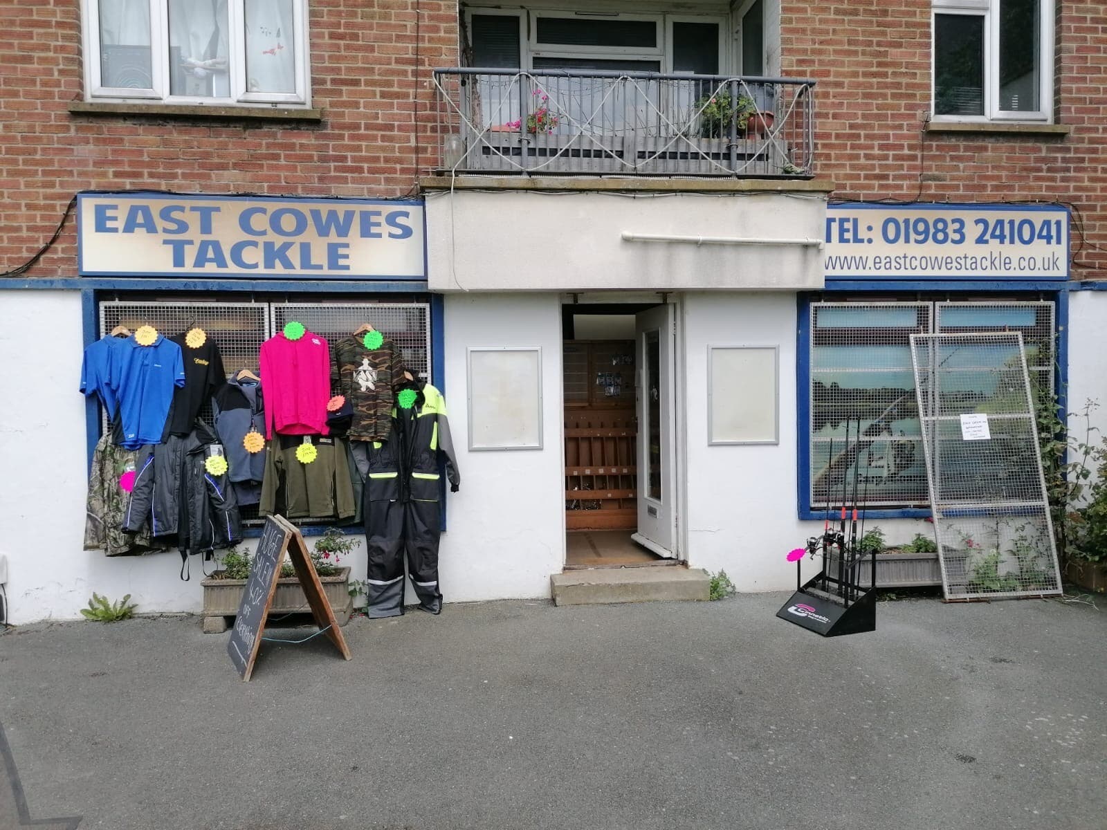 24 Meadow Rd, East Cowes for sale Primary Photo- Image 1 of 1