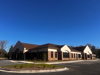 1977 Eastchester Dr, High Point, NC for lease - Building Photo - Image 3 of 3