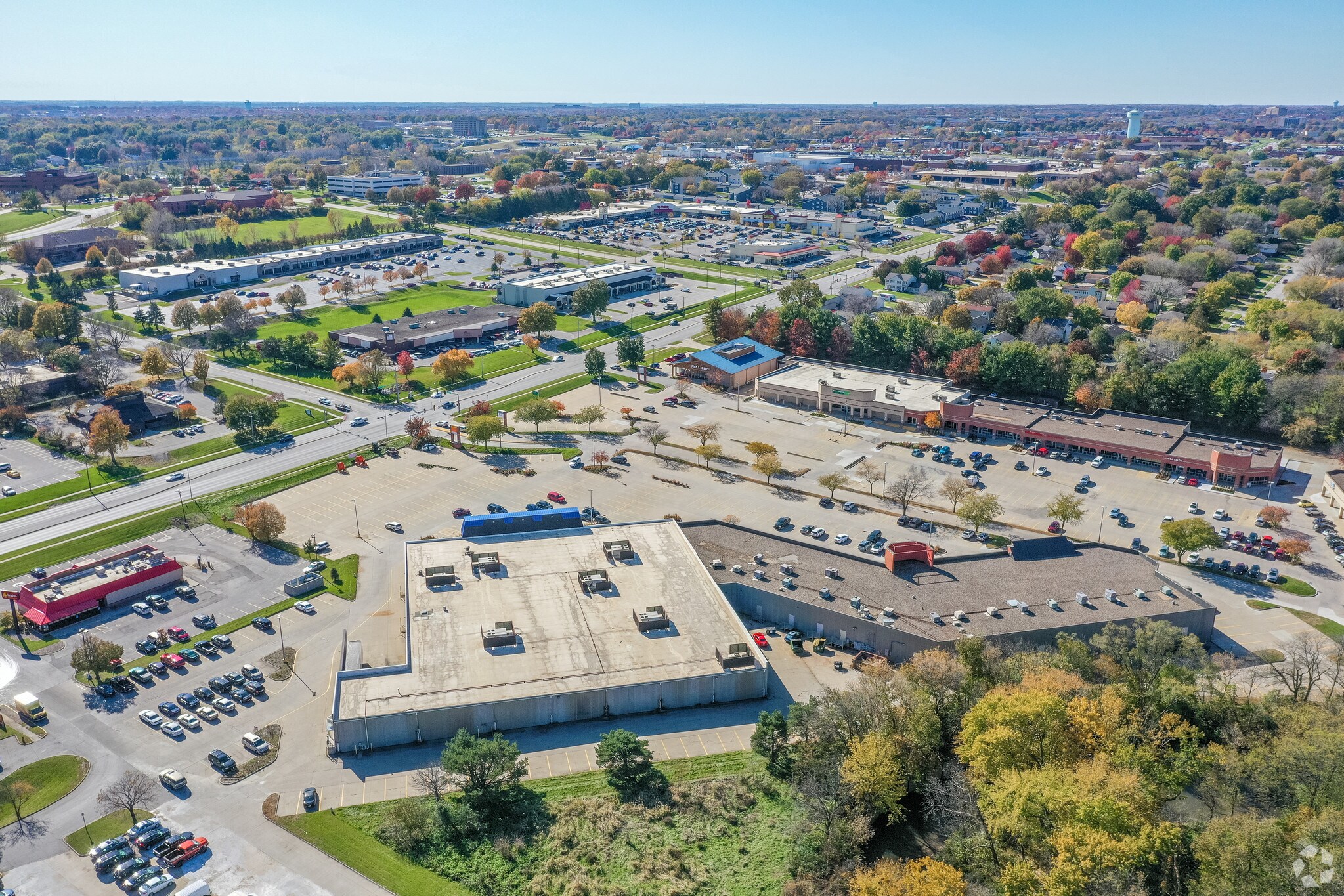 8747 University Ave, Clive, IA 50325 Former Toys R Us