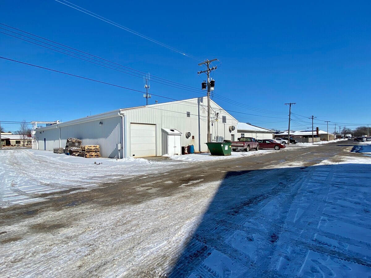 1215 W Jackson St, IL 61455 CARQUEST