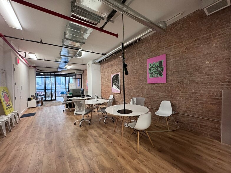 222 Livingston St, Brooklyn, NY for lease - Interior Photo - Image 1 of 19
