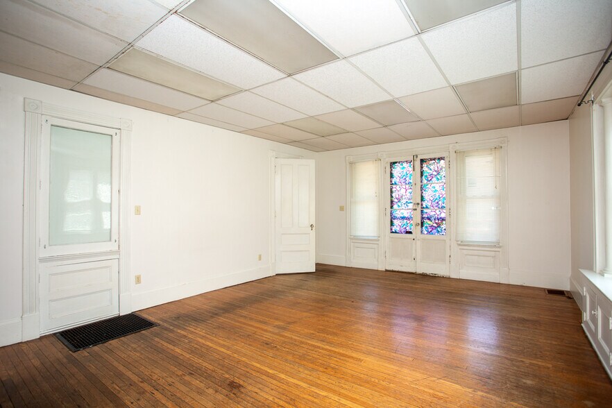 33 Main St, Geneseo, NY for sale - Interior Photo - Image 3 of 11