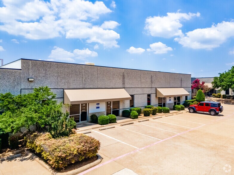 7415 Whitehall St, Richland Hills, TX 76118