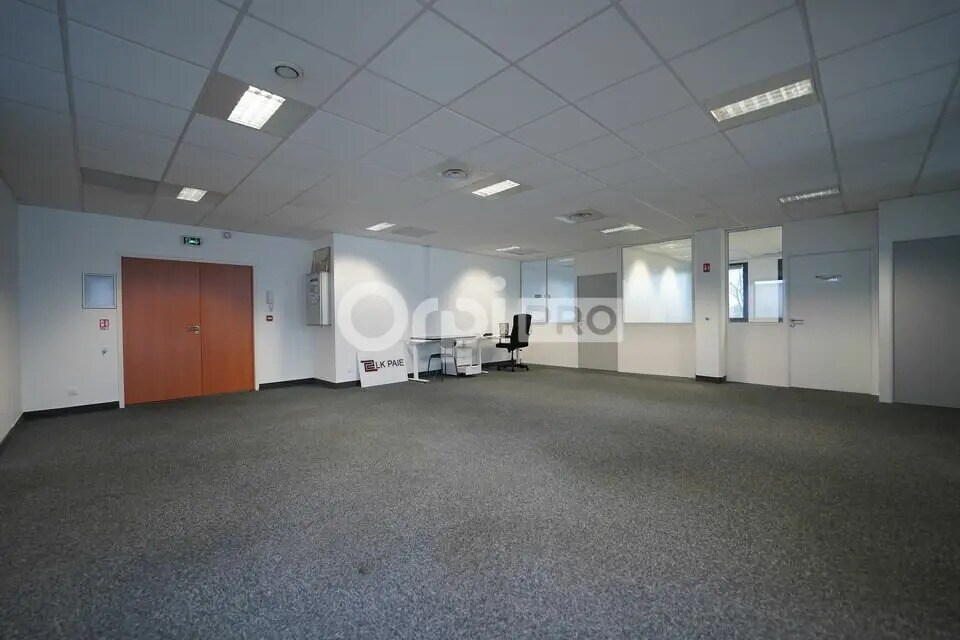 Office in Saint-Priest for lease Interior Photo- Image 1 of 11