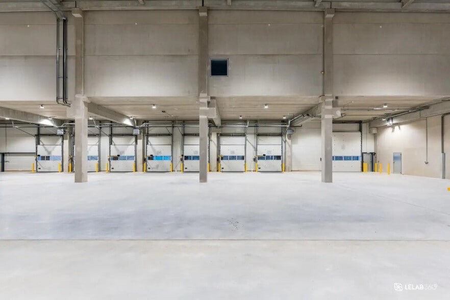 Industrial in Conflans-Sainte-Honorine for lease - Interior Photo - Image 1 of 7