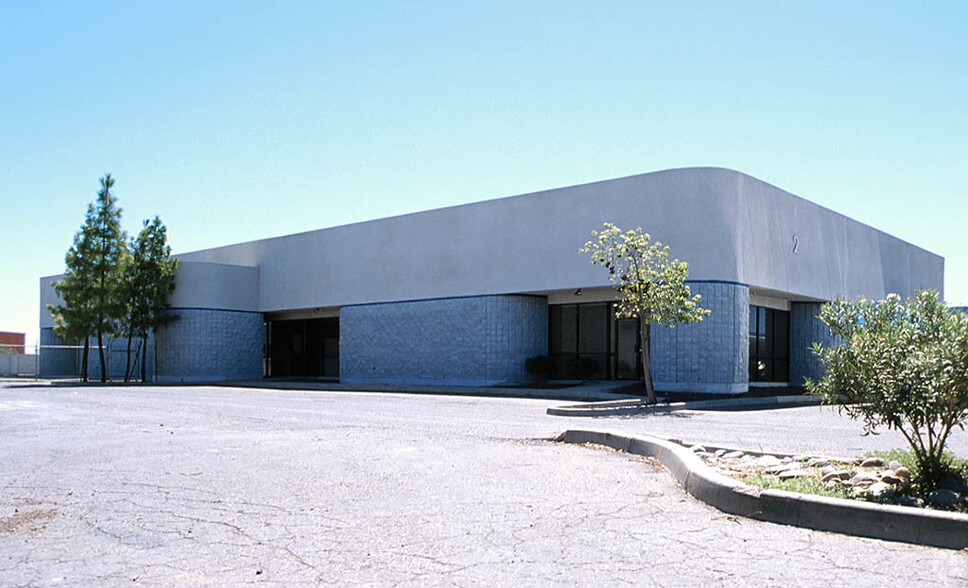 27 N 57th Dr, Phoenix, AZ for lease - Building Photo - Image 2 of 7