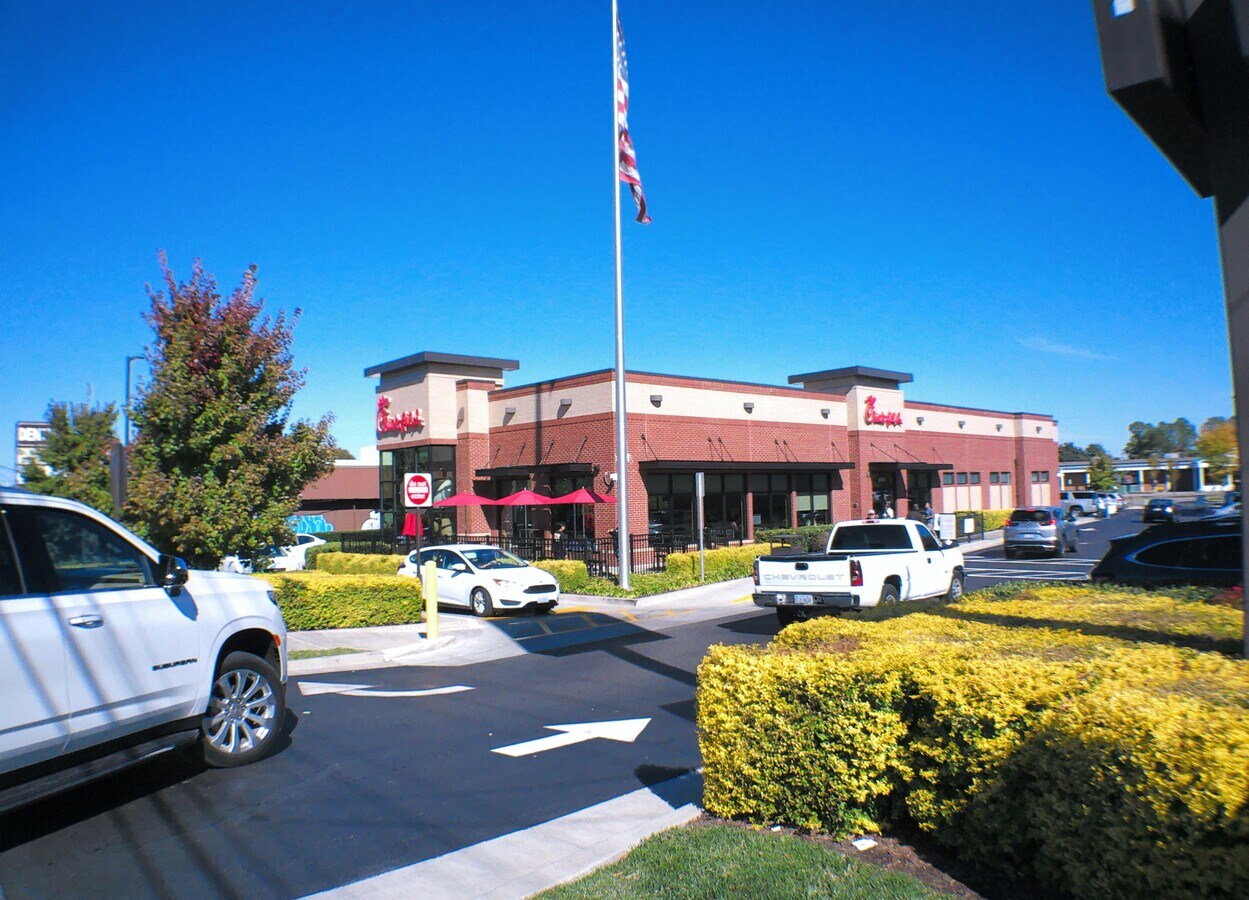 4920 W Broad St, Richmond, VA 23230