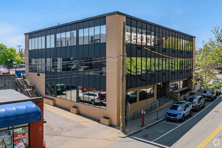 24 Crescent St, Waltham, MA for lease - Building Photo - Image 3 of 5