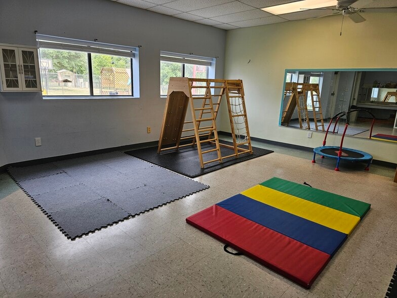 19115 Spanish Needle Dr, Houston, TX for sale - Building Photo - Image 3 of 10