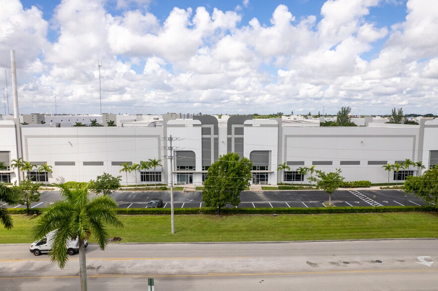 3400 SW 20th St, Pembroke Park, FL for lease - Building Photo - Image 3 of 14