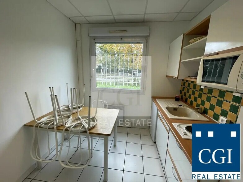 Office in Eybens for lease - Interior Photo - Image 3 of 4