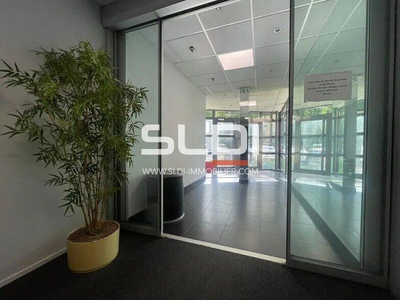 Office in Écully for lease - Building Photo - Image 1 of 7