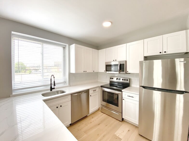 Wall Street Area Apts portfolio of 2 properties for sale on LoopNet.com - Building Photo - Image 1 of 13