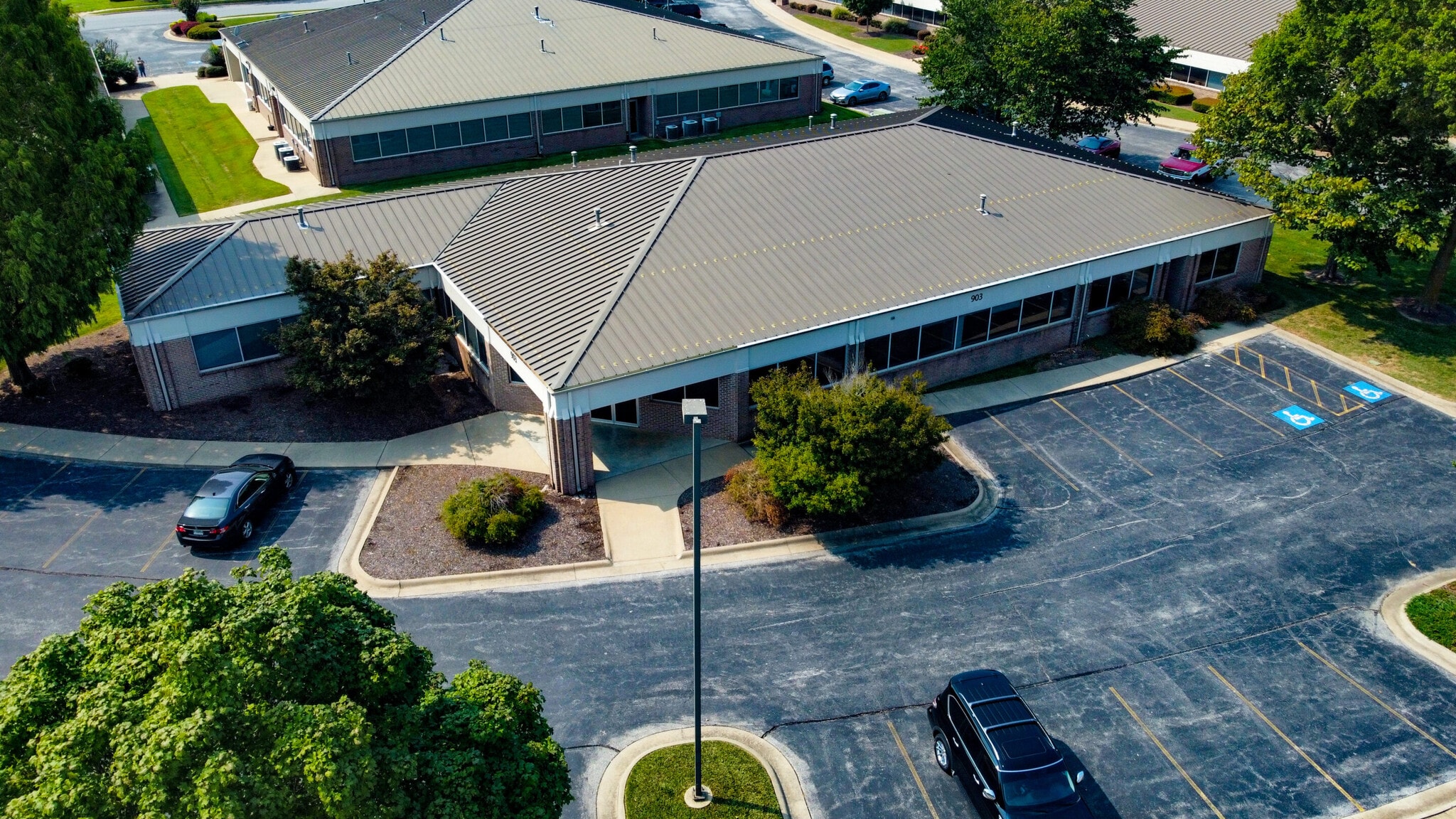 1005 Beau Terre Dr, Bentonville, AR for lease Interior Photo- Image 1 of 20